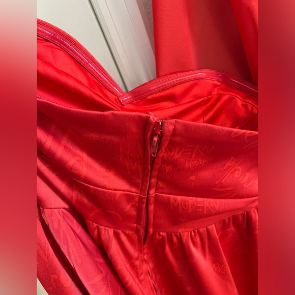 CURELLA DISNEY DRESS SIZE XS NWOT RED LIVE ACTION WITH POCKETS - Picture 10 of 13